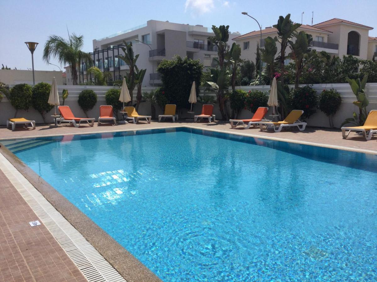 Apartment Helena Paralimni Exterior photo